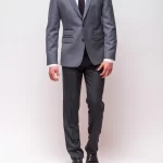 full-length-portrait-businessman-isolated-gray-wall (1)